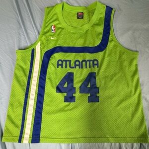 Nike Green vintage Atlanta Hawks Team Woman’s XXL Pistol Pete Jersey